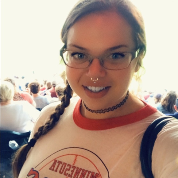 Meet your Posher, Lauren - Picture 5 of 6